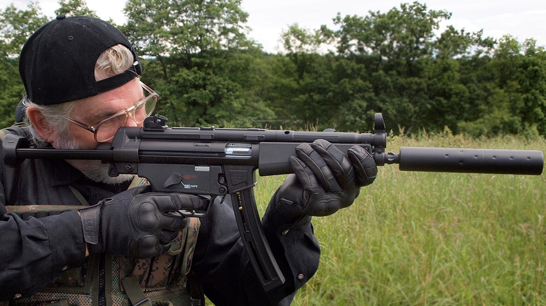 معرفی تسلیحات حاضر در بازی کانتراسترایک1.6 در دنیای واقعی/ چرا کانتر همچنان در لیست محبوب ترین بازی های ایران است؟