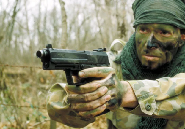 معرفی تسلیحات حاضر در بازی کانتراسترایک1.6 در دنیای واقعی/ چرا کانتر همچنان در لیست محبوب ترین بازی های ایران است؟