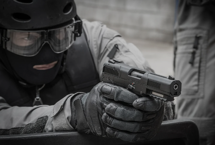 معرفی تسلیحات حاضر در بازی کانتراسترایک1.6 در دنیای واقعی/ چرا کانتر همچنان در لیست محبوب ترین بازی های ایران است؟