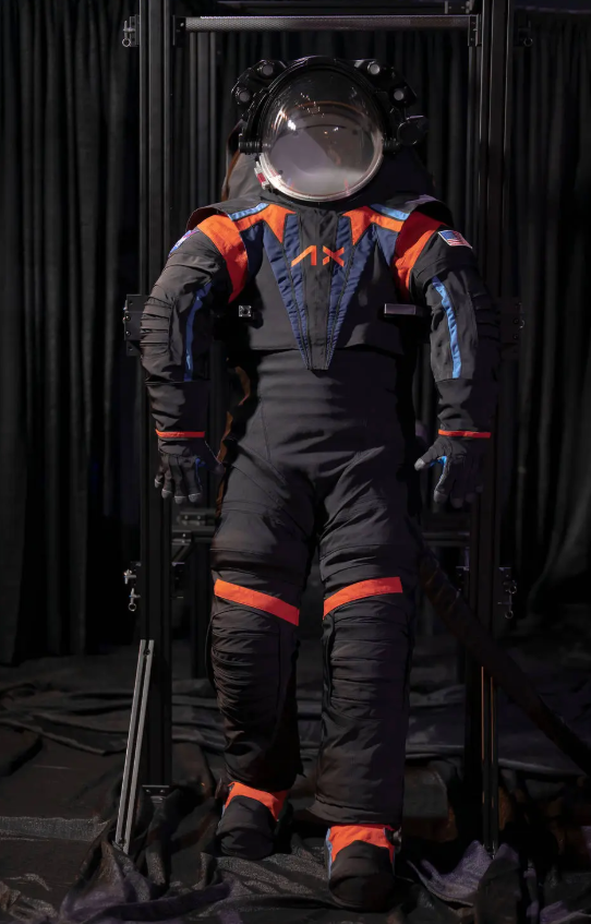 رقابت بین چین و آمریکا به ماه کشیده شد! /وقتی دو غول فضایی، تکنولوژی خود را در ساخت لباس&zwnj;های مخصوص ماه&zwnj;نوردی به رخ می&zwnj;کشند