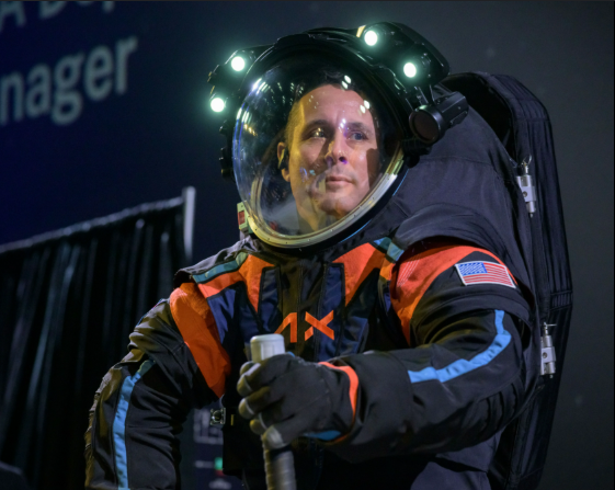 رقابت بین چین و آمریکا به ماه کشیده شد! /وقتی دو غول فضایی، تکنولوژی خود را در ساخت لباس&zwnj;های مخصوص ماه&zwnj;نوردی به رخ می&zwnj;کشند