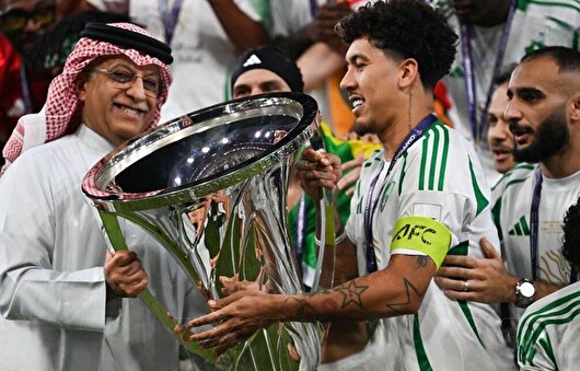 پیروزی الاهلی و لحظه بالا بردن جام قهرمانی توسط الاهلی در رقابت‌های لیگ نخبگان آسیا