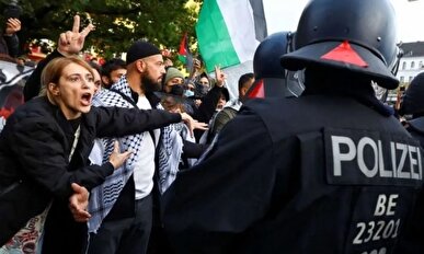بازداشت خشونت‌آمیز معترض غیرمسلح در برلین به‌دلیل بالا بردن پرچم فلسطین + فیلم
