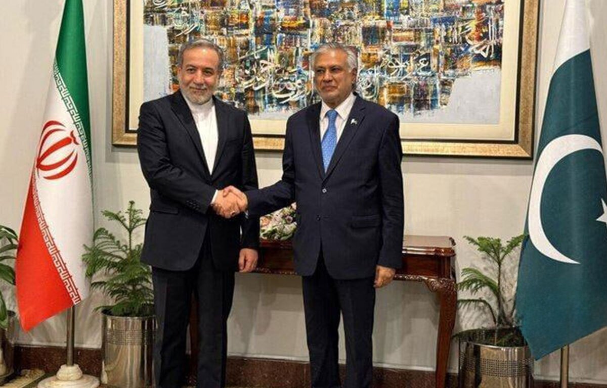 استقبال وزیر خارجه پاکستان از عراقچی