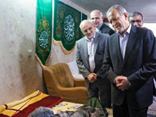 بین مادر شهید جمهور با رئیس‌جمهور چه حرف‌هایی گذشت؟