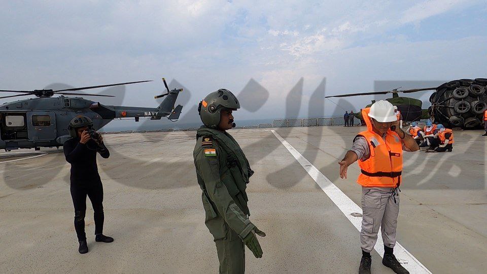 اختصاصی دانشجو، انتشار برای اولین بار/ لندینگ بالگرد نیروی دریایی هند بر روی عرشه پروازی ناوبندر ایرانی مکران