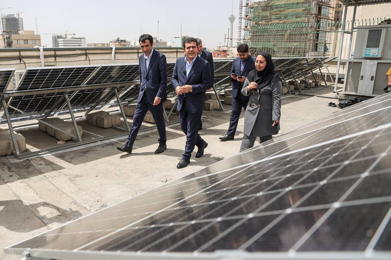 بکارگیری انرژی&zwnj;های تجدیدپذیر با پنل خورشیدی ایران ساخت