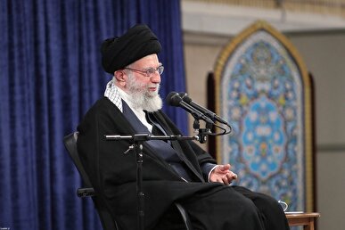رهبر انقلاب: امروز نمی‌توان فقاهت را غرق شدن در احکام فردی و عبادی دانست/ فقه امت‌ساز محدود به حد و اندازه احکام عبادی و وظایف فردی نیست + فیلم