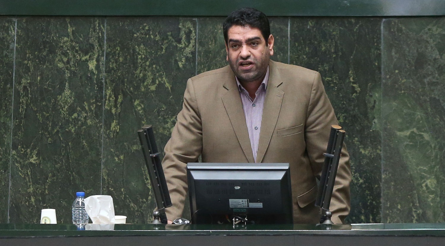 بیگدلی: دولت دوباره به‌دنبال بازگرداندن تغییر ساعت رسمی برای مدیریت بحران انرژی است + فیلم