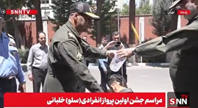 ریختن پارچ آب یخ بر سر خلبانان توسط فرمانده نیروهای هوایی ارتش جمهوری اسلامی ایران + فیلم