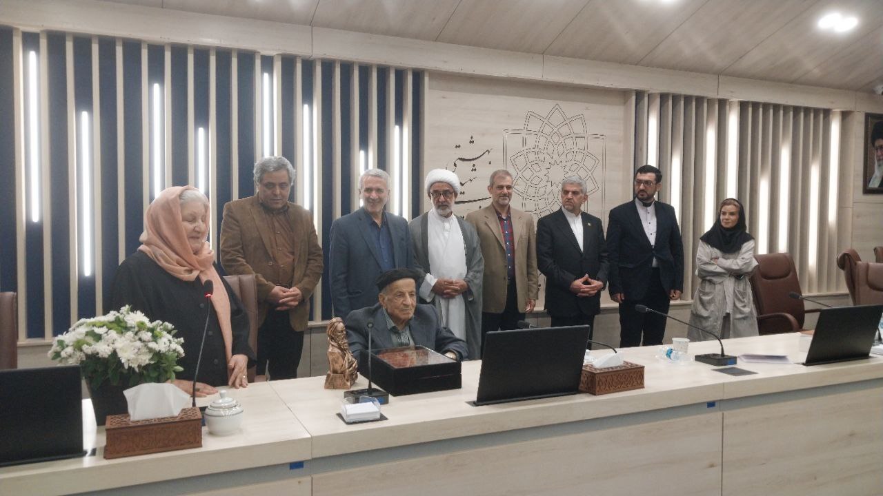 همایش بزرگ&zwnj;داشت حکیم محمد بن زکریای رازی برگزار شد / تجلیل از علامه مهدی محقق دامغانی