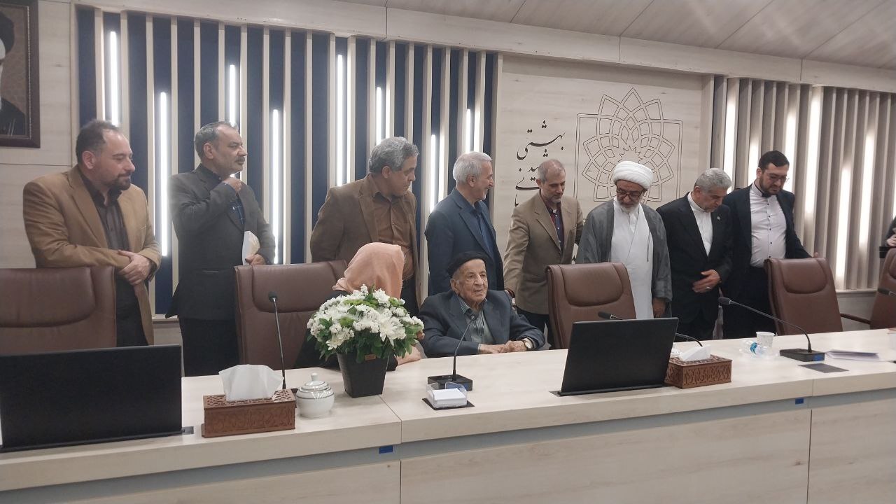 همایش بزرگ&zwnj;داشت حکیم محمد بن زکریای رازی برگزار شد / تجلیل از علامه مهدی محقق دامغانی