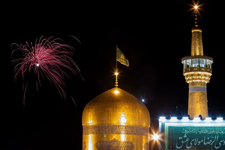 نور افشانی به وسعت آسمان هشتم در مشهد / ایران امام رضا در شب ولادت شمس الشموس روشن شد + فیلم
