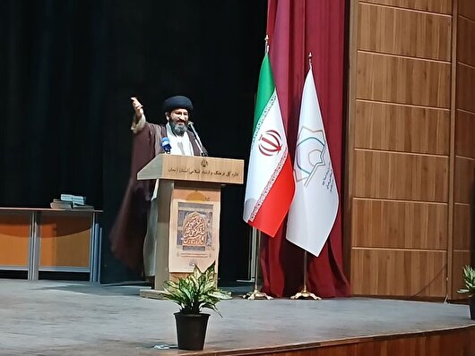 امام جمعه زنجان: وحدت رمز حل مشکلات کشور است