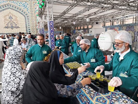 نذر شیرین کرمانی‌ها برای زائران در مشهد الرضا