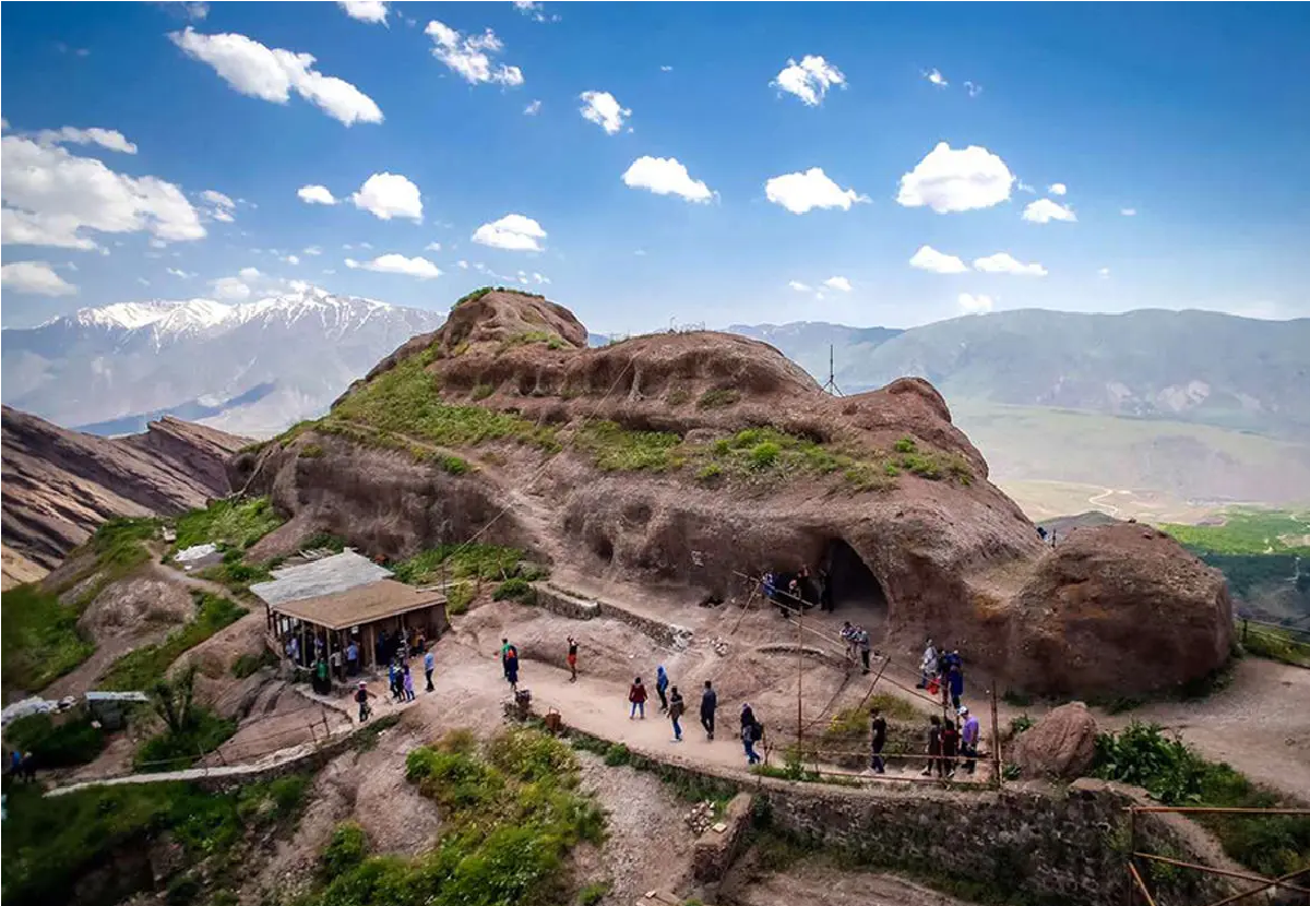 ۴۸۳ هجری قمری – تصرف قلعه اَلموت توسط حسن صباح ۲۵ آوریل در تاریخ؛ از تصرف قلعه الموت توسط حسن صباح تا انقلاب میخک در پرتغال