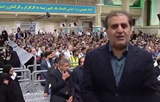 حال و هوای حسینیه امام خمینی (ره) دقایقی پیش از آغاز جمعی از کارگران با رهبر انقلاب اسلامی