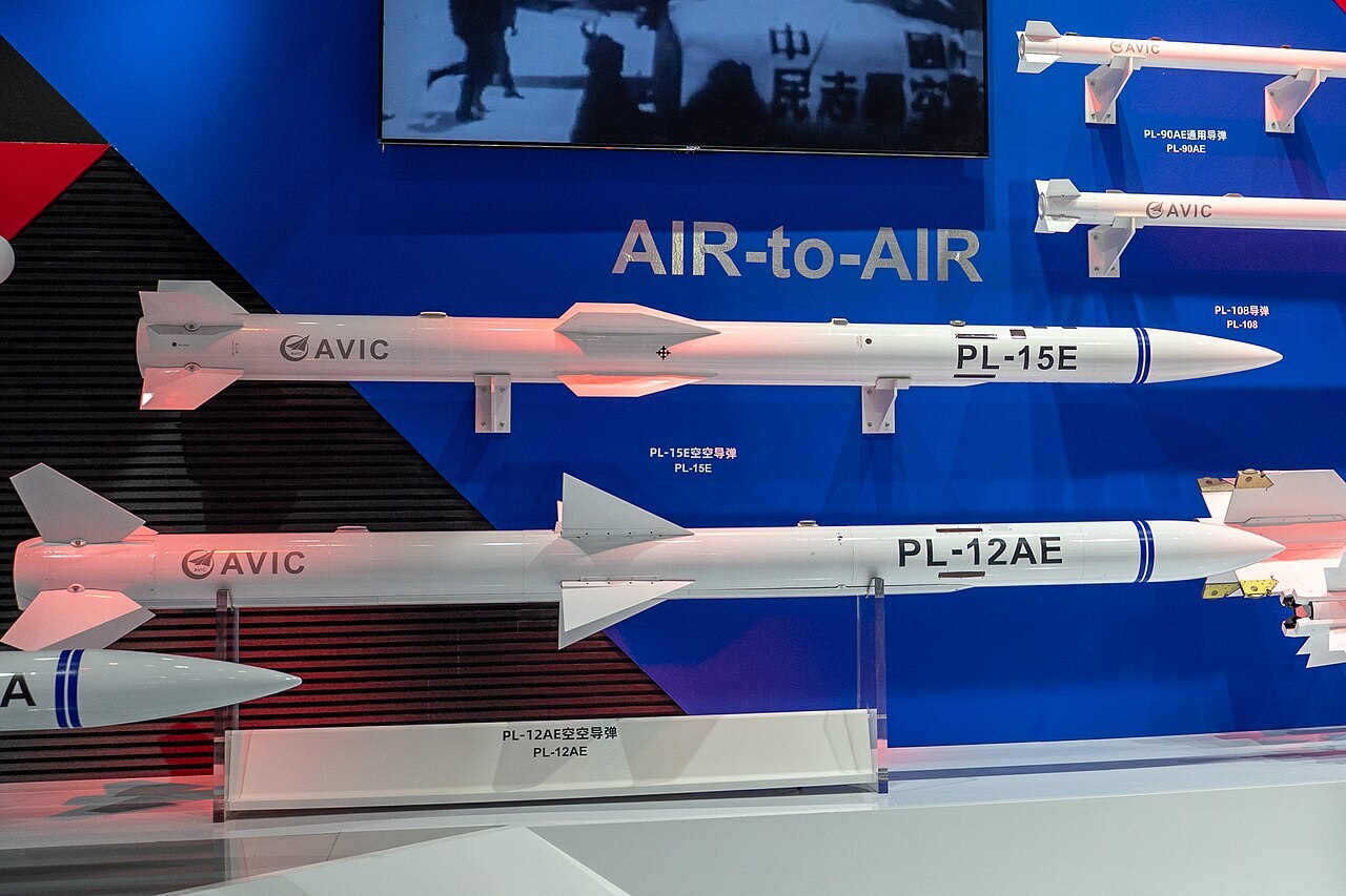 سقف فناوری هوایی فرانسوی&zwnj;ها توسط موشک چینی به زیر کشیده شد/ PL-15، موشکی که جنگنده رافال ساخت فرانسه را سرنگون کرد