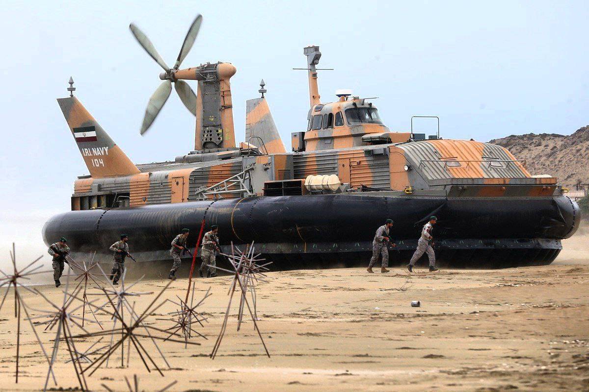 هواناو پیروزان در بندر عباس مشاهده شد/ جدیدترین هواناو ساخت ایران در آستانه الحاق به ارتش است