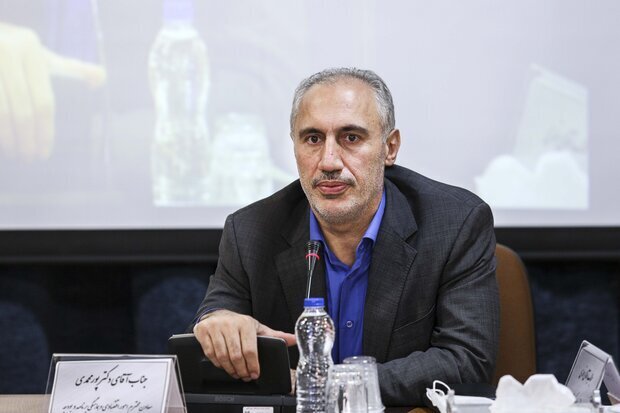بانک مرکزی باید منابع ارزی کشور را در کنترل کامل داشته باشد