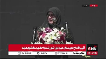 واکنش مهاجرانی به گرمای هوا حین سخنرانی؛ «من گرمم شده، اینجا نمی توانم صحبت کنم»