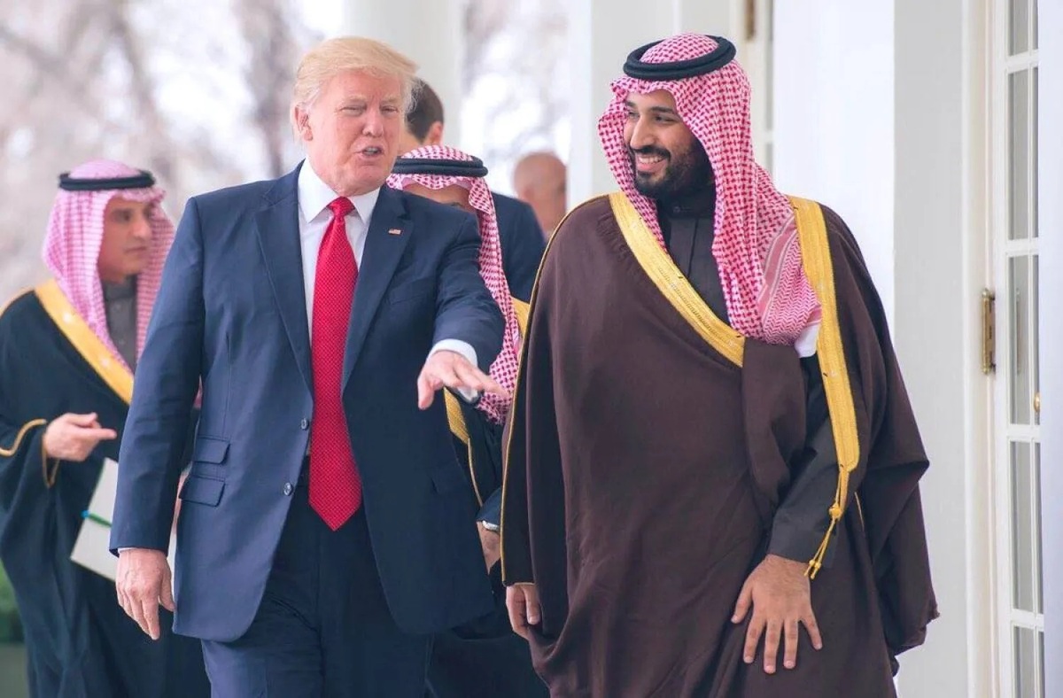 ترامپ با استقبال رسمی بن سلمان وارد ریاض شد + فیلم