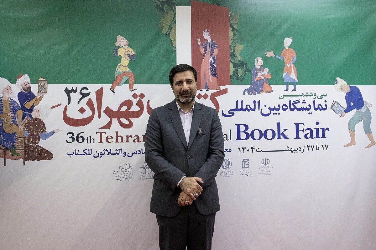 روایتی از گشت و گذار ۵ ساعته سخنگوی شورای نگهبان در غرفهها؛ از حضور در یک رونمایی کتاب تا گفتوگو با مردم و رسانهایها
