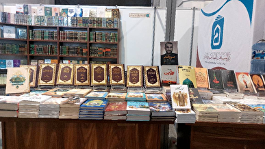 با ناشران عربی و لاتین در نمایشگاه کتاب / از این‌که آثار امام را منتشر می‌کنیم خوشحالیم