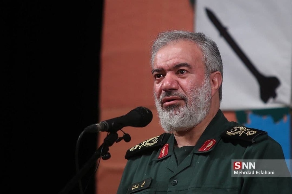 جبهه انقلاب در برابر قدرتهای جهانی مقتدرانه ایستاده است