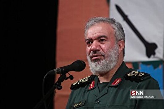 جبهه انقلاب در برابر قدرت‌های جهانی مقتدرانه ایستاده است