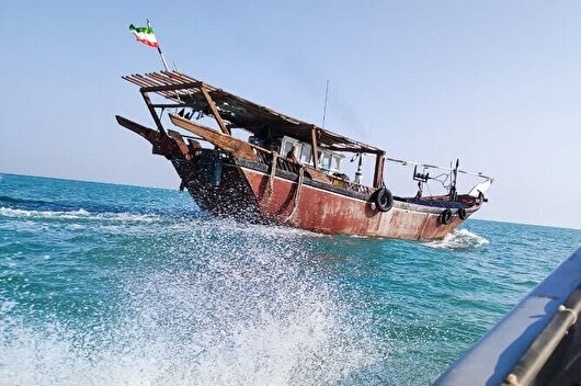 ۳ شناور صیادی متخلف در آب‌های بوشهر توقیف شدند