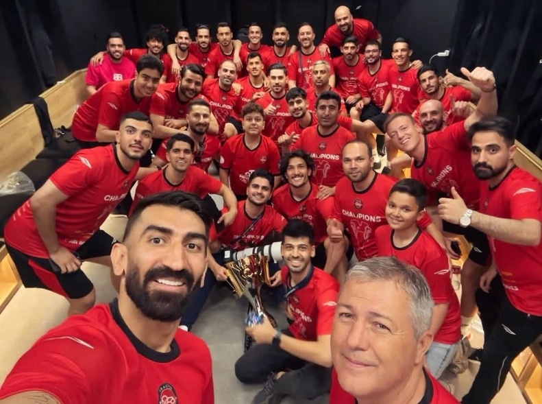 عکس سلفی و جشن تراکتور با جام قهرمانی