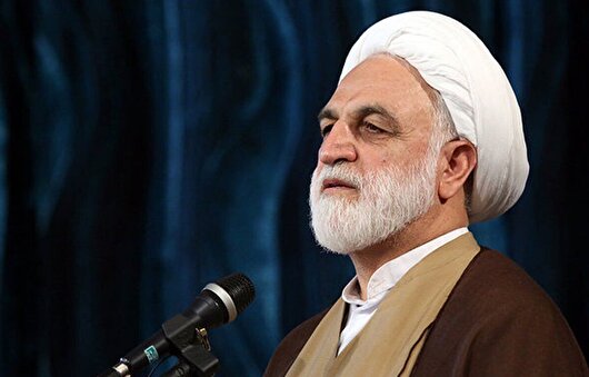 همه باید به اقتدار پلیس کمک کنیم