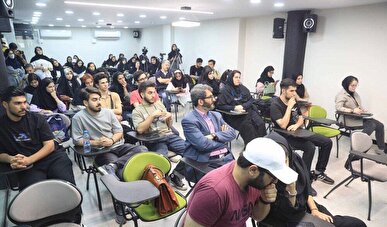 دانشجویان از گنجینه و باغ‌مجسمه حوزه هنری بازدید کردند/ انتقال تجربه اساتید هنر