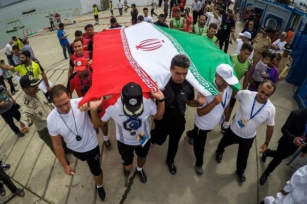 غواصان ارتش جلوی قطع اینترنت در خارگ را گرفتند/  نگاهی  به چالش های قطع اینترنت در مهم ترین هاب نفتی کشور  + عکس وفیلم اختصاصی دانشجو