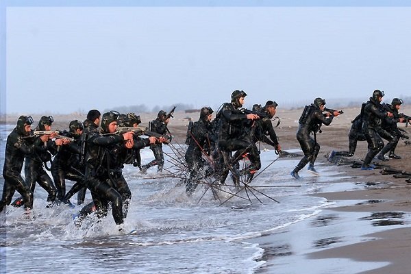 غواصان ارتش جلوی قطع اینترنت در خارگ را گرفتند/  نگاهی  به چالش های قطع اینترنت در مهم ترین هاب نفتی کشور  + عکس وفیلم اختصاصی دانشجو