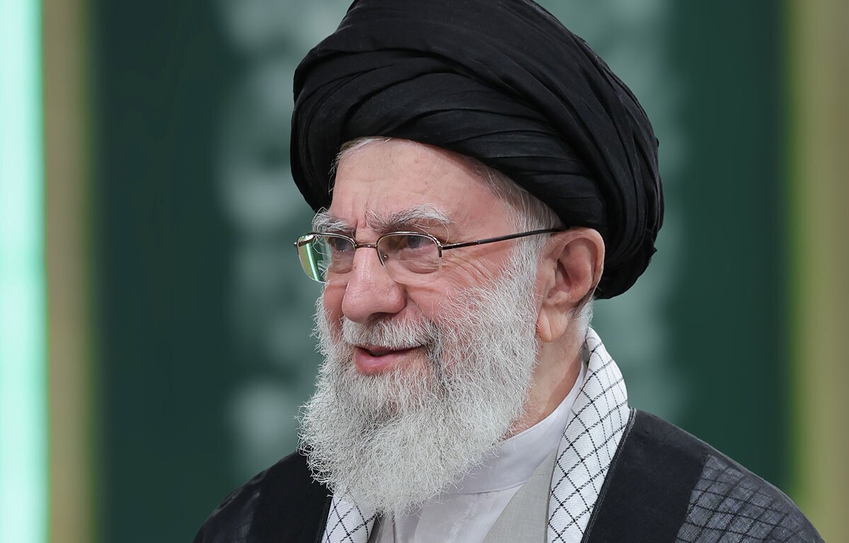 فیلم کامل بیانات رهبر انقلاب در دیدار هزاران تن از معلمان و فرهنگیان