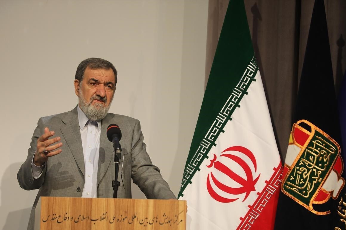 محسن رضایی: دفاع مقدس الگویی برای بهتر زیستن آحاد ملت است