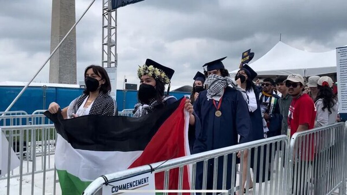 جشن فارغالتحصیلی با چاشنی حمایت از فلسطین در قلب آمریکا