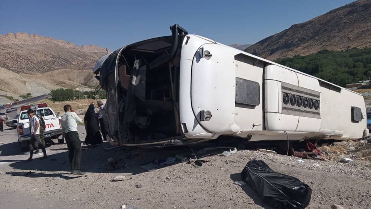 واژگونی اتوبوس در البرز /۲ کشته و ۱۴ مصدوم