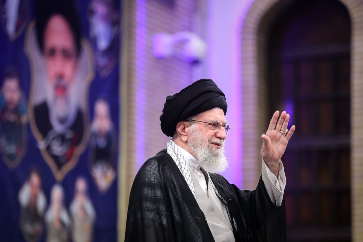 مراسم بزرگداشت شهید رئیسی و شهدای پرواز اردیبهشت با حضور رهبر انقلاب آغاز شد + فیلم