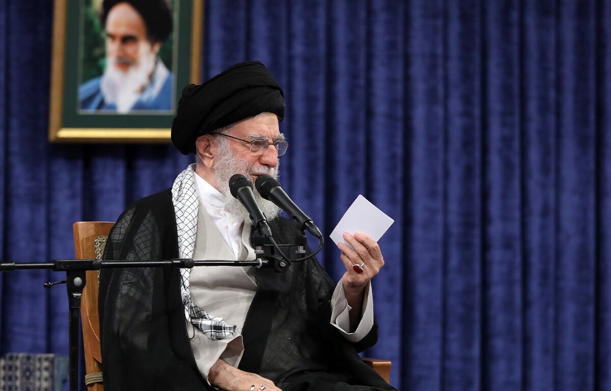 فیلم کامل بیانات رهبر انقلاب در مراسم بزرگداشت شهید رئیسی و شهدای پرواز اردیبهشت