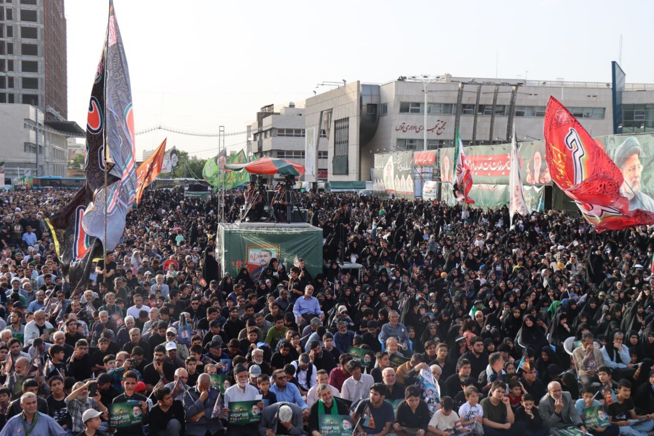 عطر خدمت در سالگرد شهادت؛ مشهد یادبود شهید رئیسی و همراهان را گرامی داشت عطر خدمت در سالگرد شهادت؛ مشهد یادبود شهید رئیسی و همراهان را گرامی داشت