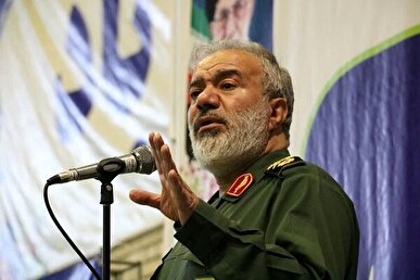ملت ایران در برابر دشمنان به تکلیف خودش عمل می کند