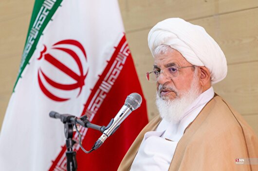 امام جمعه یزد: مردم و مسئولان تلاش و همت خود را به مذاکرات گره نزنند