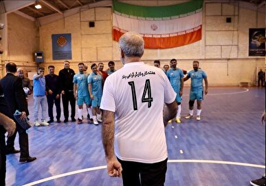 پزشکیان به افتخار کارگران پا به توپ شد