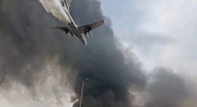 اطفاء حریق بندر شهید رجایی توسط هواپیمای ایلوشین سپاه