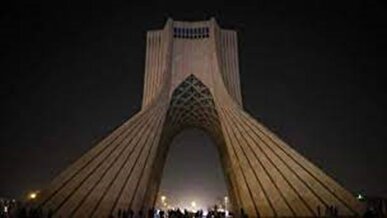 خاموشی برج آزادی در همدردی با جان‌باختگان حادثه بندر شهید رجایی