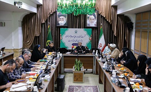 آمادگی خدام برای برنامه‌های دهه کرامت در حرم رضوی