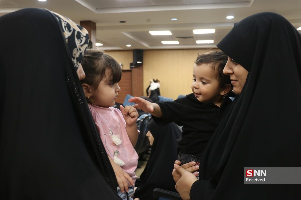 مادران دانشجو